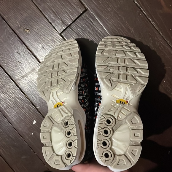 Nike Air Max Plus TN “Just Do It” print Size 7.5 - Picture 8 of 8